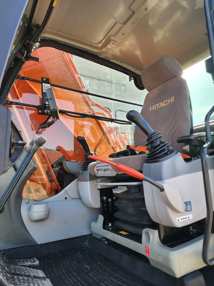 Escavadora de rastos HITACHI ZX210LC-6: foto 8