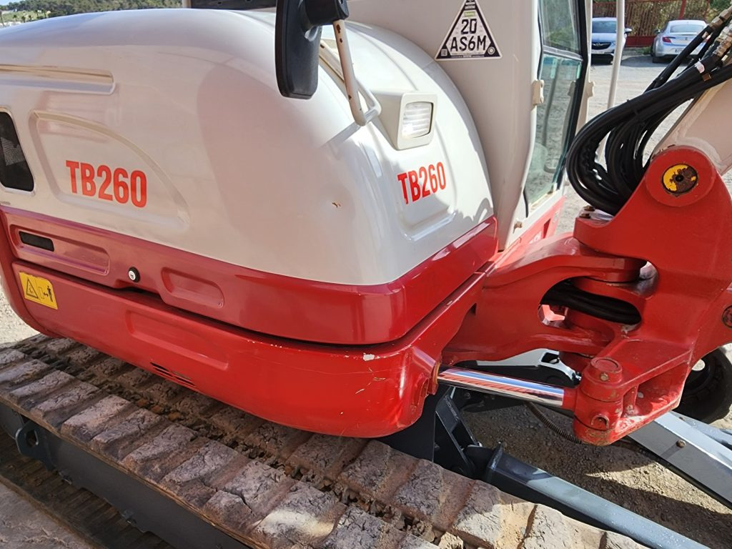 TAKEUCHI TB260 - Mini escavadeira: foto 4 TAKEUCHI TB260 - Mini escavadeira: foto 4
