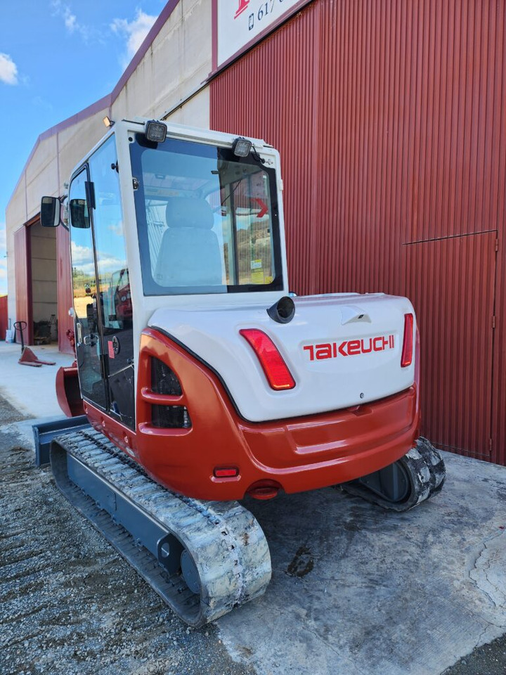 TAKEUCHI TB370 - Mini escavadeira: foto 2 TAKEUCHI TB370 - Mini escavadeira: foto 2