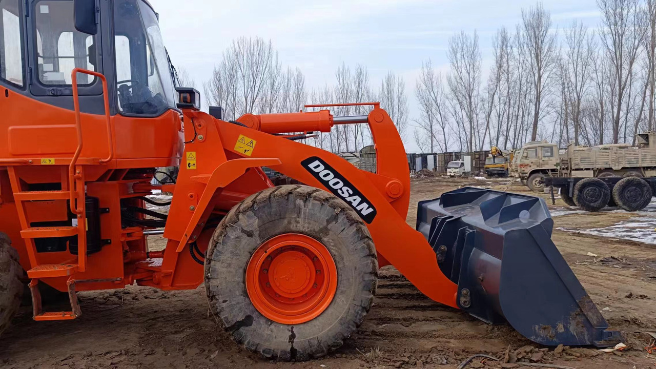 DOOSAN DL503 WHEEL LOADER - Pá carregadora de rodas: foto 3 DOOSAN DL503 WHEEL LOADER - Pá carregadora de rodas: foto 3