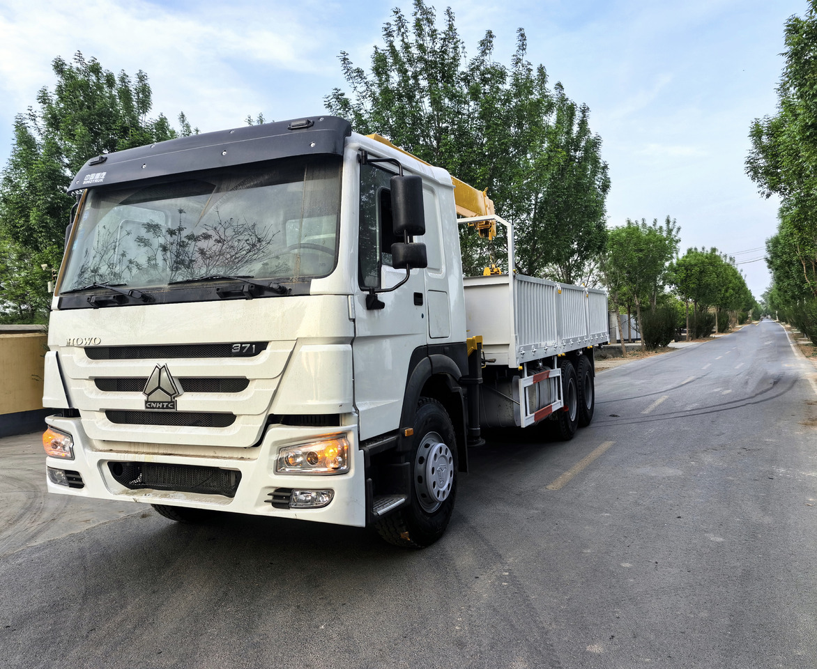 HOWO 371HP CRANE TRUCK - Camião grua: foto 3 HOWO 371HP CRANE TRUCK - Camião grua: foto 3