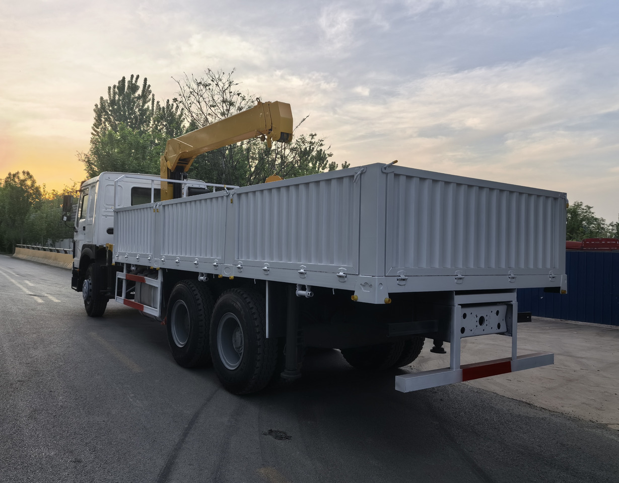 HOWO 371HP CRANE TRUCK - Camião grua: foto 4 HOWO 371HP CRANE TRUCK - Camião grua: foto 4