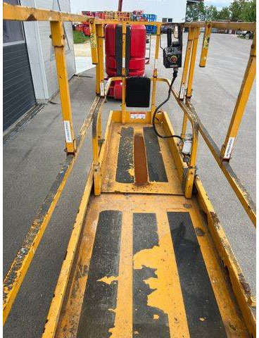 Haulotte Compact 8 - Scherenarbeitsbühne 8,2m, BJ 2014 - Plataforma de Tijera/ Plataforma de tesoura: foto 4 Haulotte Compact 8 - Scherenarbeitsbühne 8,2m, BJ 2014 - Plataforma de Tijera/ Plataforma de tesoura: foto 4