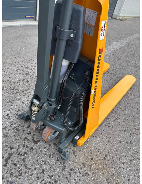 Jungheinrich Scherenhubwagen AMX 10e - Stacker: foto 4 Jungheinrich Scherenhubwagen AMX 10e - Stacker: foto 4