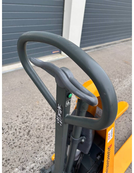 Jungheinrich Scherenhubwagen AMX 10e - Stacker: foto 3 Jungheinrich Scherenhubwagen AMX 10e - Stacker: foto 3