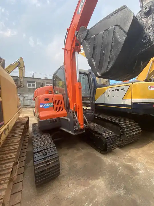 90% new Korea Doosan 6ton dx60 dx55 dx75 excavator - Escavadora de rastos: foto 5 90% new Korea Doosan 6ton dx60 dx55 dx75 excavator - Escavadora de rastos: foto 5