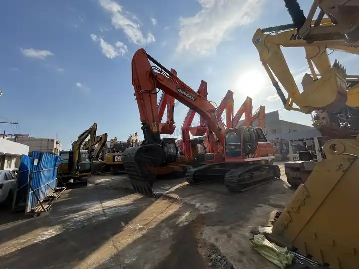 90% new and low hours used excavators Doosan DX300LC second hand excavators 30tons excavator new arrivedd in stock for sale - Escavadeira: foto 3 90% new and low hours used excavators Doosan DX300LC second hand excavators 30tons excavator new arrivedd in stock for sale - Escavadeira: foto 3