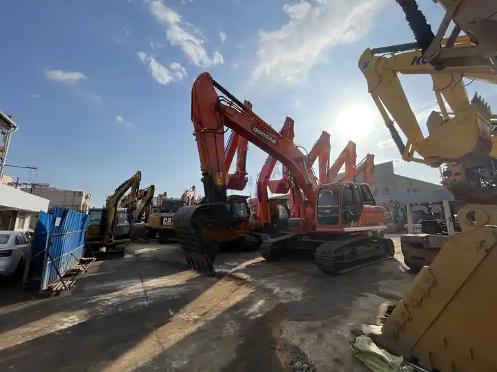 90% new and low hours used excavators Doosan DX300LC second hand excavators 30tons excavator new arrivedd in stock for sale - Escavadeira: foto 4 90% new and low hours used excavators Doosan DX300LC second hand excavators 30tons excavator new arrivedd in stock for sale - Escavadeira: foto 4