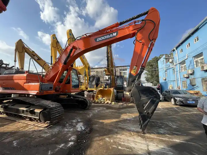 90% new and low hours used excavators Doosan DX300LC second hand excavators 30tons excavator new arrivedd in stock for sale - Escavadeira: foto 2 90% new and low hours used excavators Doosan DX300LC second hand excavators 30tons excavator new arrivedd in stock for sale - Escavadeira: foto 2
