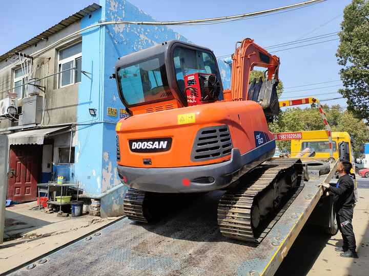 Awesome Performance Korea Imported Small Scale Used Doosan Dh60 Dh55 Dh150 Dx60 Dx225 Excavator nice condition - Escavadora de rastos: foto 2 Awesome Performance Korea Imported Small Scale Used Doosan Dh60 Dh55 Dh150 Dx60 Dx225 Excavator nice condition - Escavadora de rastos: foto 2