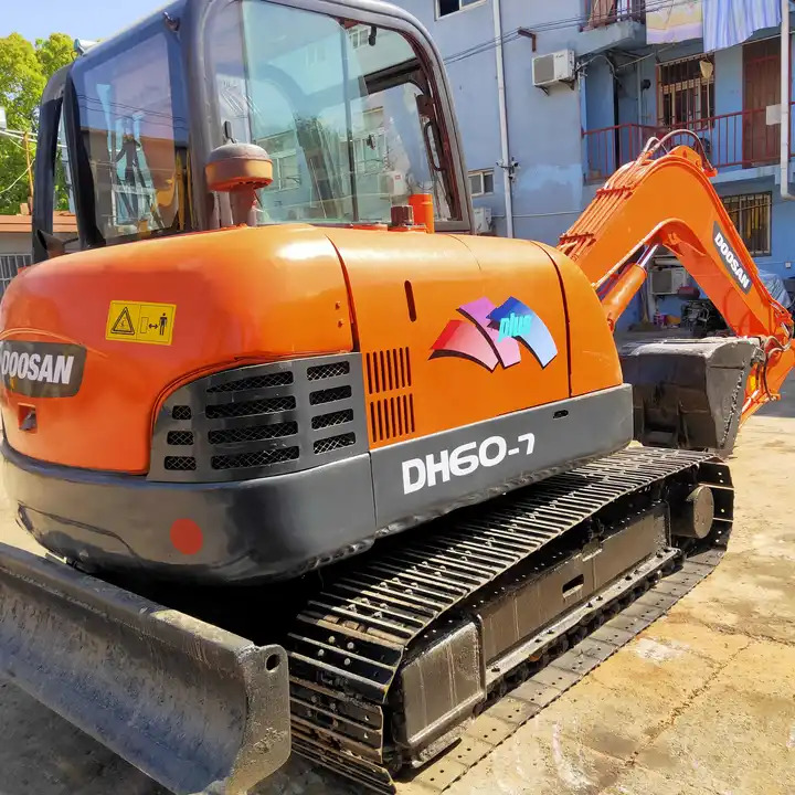 Awesome Performance Korea Imported Small Scale Used Doosan Dh60 Excavator in Shanghai - Escavadora de rastos: foto 4 Awesome Performance Korea Imported Small Scale Used Doosan Dh60 Excavator in Shanghai - Escavadora de rastos: foto 4