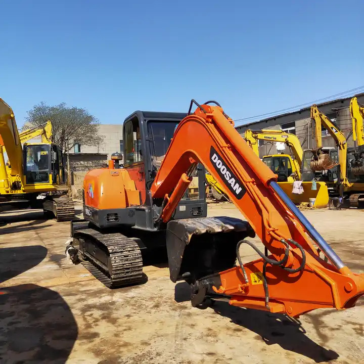 Awesome Performance Korea Imported Small Scale Used Doosan Dh60 Excavator in Shanghai - Escavadora de rastos: foto 5 Awesome Performance Korea Imported Small Scale Used Doosan Dh60 Excavator in Shanghai - Escavadora de rastos: foto 5