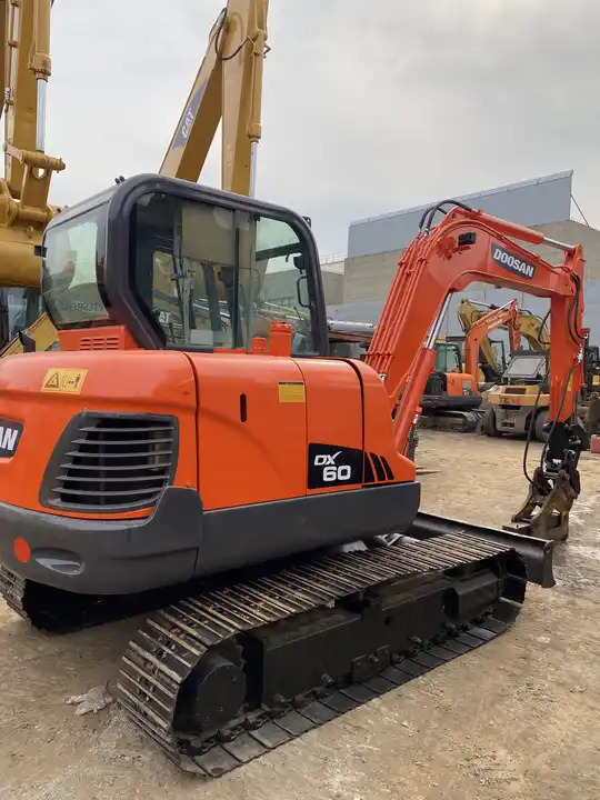 Best Price For 6t Mini Excavator,Small Excavating Machine Korea Doosan Used Excavators Doosan Dx60 For Sale In Shanghai - Escavadora de rastos: foto 3 Best Price For 6t Mini Excavator,Small Excavating Machine Korea Doosan Used Excavators Doosan Dx60 For Sale In Shanghai - Escavadora de rastos: foto 3