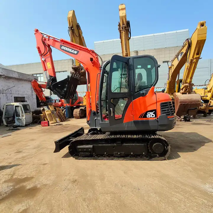 Best Price For 6t Mini Excavator,Small Excavating Machine Korea Doosan Used Excavators Doosan Dx60 For Sale In Shanghai - Escavadora de rastos: foto 1 Best Price For 6t Mini Excavator,Small Excavating Machine Korea Doosan Used Excavators Doosan Dx60 For Sale In Shanghai - Escavadora de rastos: foto 1