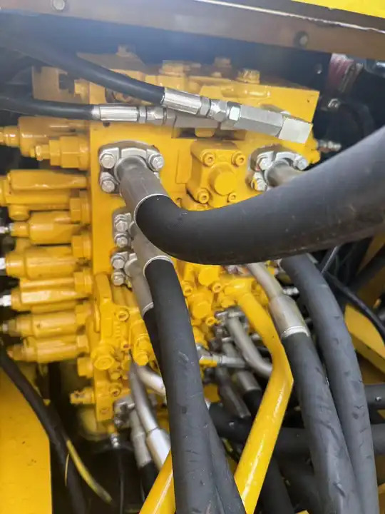 Cheap Used Japan Komatsu PC200-7 PC300 PC350-7 Excavator Used Komatsu 20 Ton Excavator Price PC200 - Escavadeira: foto 5 Cheap Used Japan Komatsu PC200-7 PC300 PC350-7 Excavator Used Komatsu 20 Ton Excavator Price PC200 - Escavadeira: foto 5