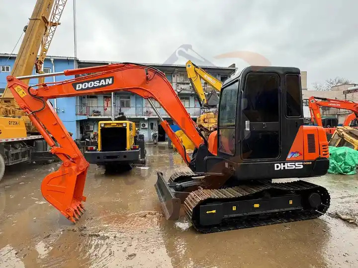 Cheap used mini excavator machine Crawler DH55 Factory sale used excavator used machinery doosan DH55 Used mini excavator - Escavadeira: foto 3 Cheap used mini excavator machine Crawler DH55 Factory sale used excavator used machinery doosan DH55 Used mini excavator - Escavadeira: foto 3