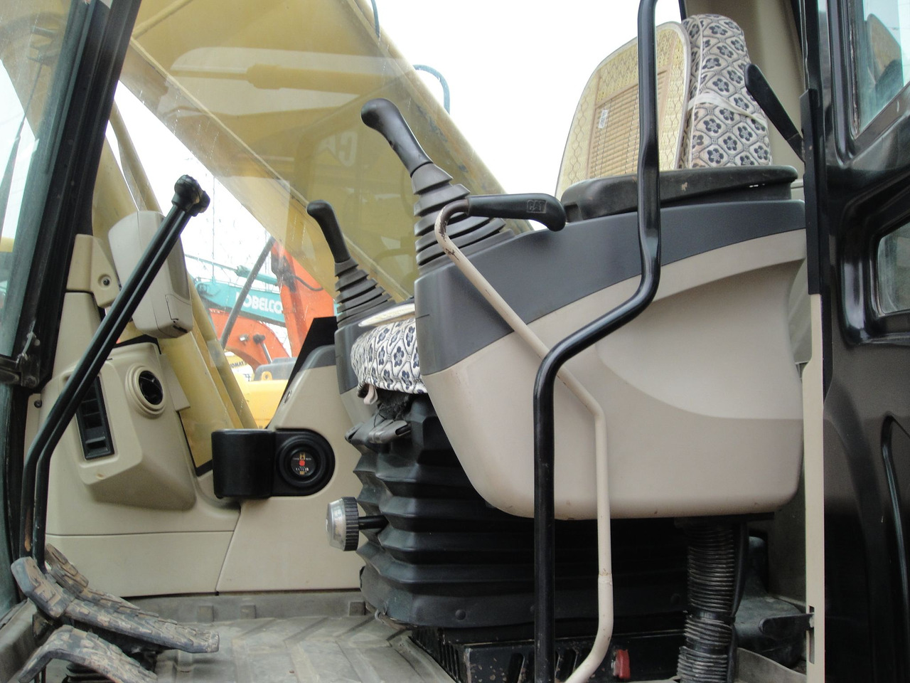 Construction Heavy Machinery Cat 320CL 20 ton Excavator Machine CAT CAT320CL in stock - Escavadora de rastos: foto 2 Construction Heavy Machinery Cat 320CL 20 ton Excavator Machine CAT CAT320CL in stock - Escavadora de rastos: foto 2