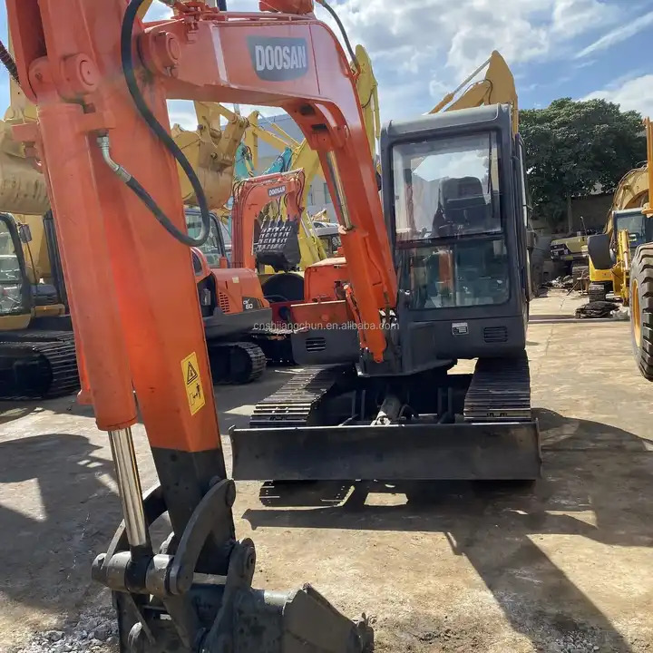 Doosan DH55-V Used Excavator Crawler Excavator Second Hand Japan Engine DH55-V Doosan Excavator in stock for sale - Mini escavadeira: foto 1 Doosan DH55-V Used Excavator Crawler Excavator Second Hand Japan Engine DH55-V Doosan Excavator in stock for sale - Mini escavadeira: foto 1