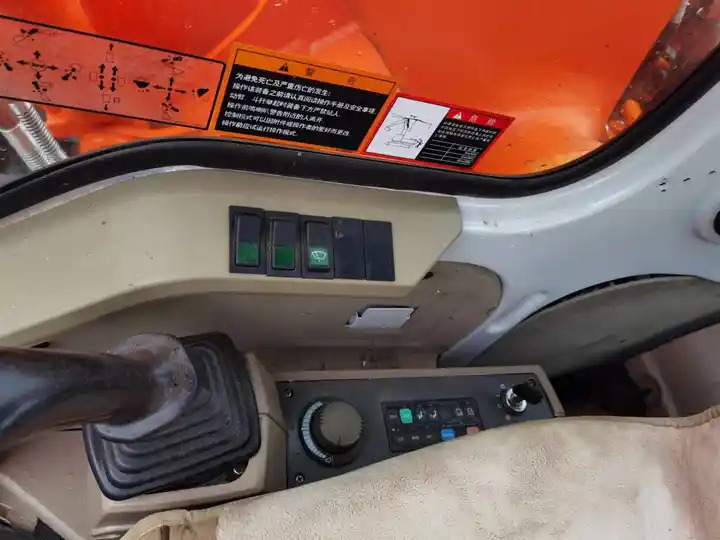 Excellent ConditionUsed Excavator Doosan Dh220 ,Nice Performance 22ton Used Excavator Dh220-7 At Low Price For Sale - Escavadora de rastos: foto 4 Excellent ConditionUsed Excavator Doosan Dh220 ,Nice Performance 22ton Used Excavator Dh220-7 At Low Price For Sale - Escavadora de rastos: foto 4