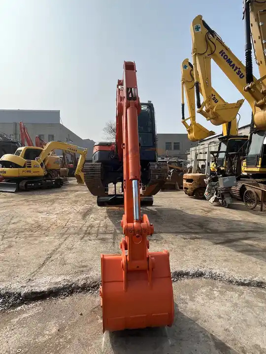 Heavy Equipments HITACHI ZX55UR Mini Digger For Excavator and High Quality Digging Machine On Sale - Escavadora de rastos: foto 2 Heavy Equipments HITACHI ZX55UR Mini Digger For Excavator and High Quality Digging Machine On Sale - Escavadora de rastos: foto 2