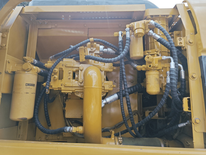 High Quality Construction Business Powerful Reliable Cat 330C Excavator in Shanghai - Escavadora de rastos: foto 2 High Quality Construction Business Powerful Reliable Cat 330C Excavator in Shanghai - Escavadora de rastos: foto 2