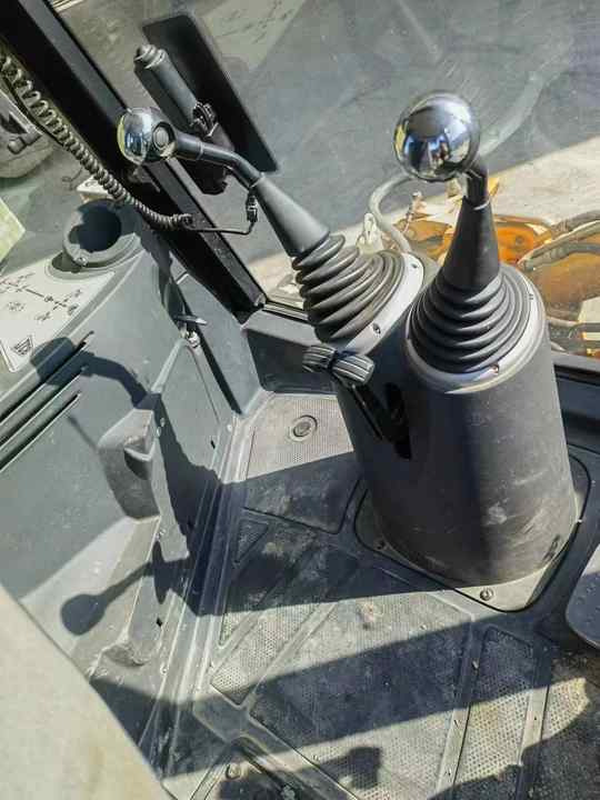 Hot sale Backhoe loader JCB 3CX 4*4 tlb loader UKmade, used cheap JCB 3CX retro loader and digger - Retroescavadeira: foto 4 Hot sale Backhoe loader JCB 3CX 4*4 tlb loader UKmade, used cheap JCB 3CX retro loader and digger - Retroescavadeira: foto 4