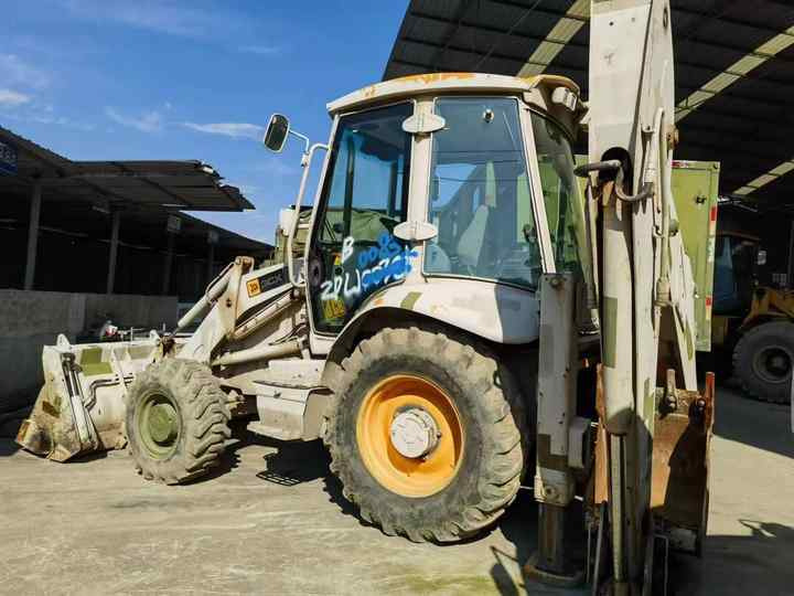 Hot sale Backhoe loader JCB 3CX 4*4 tlb loader UKmade, used cheap JCB 3CX retro loader and digger in good condition - Retroescavadeira: foto 5 Hot sale Backhoe loader JCB 3CX 4*4 tlb loader UKmade, used cheap JCB 3CX retro loader and digger in good condition - Retroescavadeira: foto 5