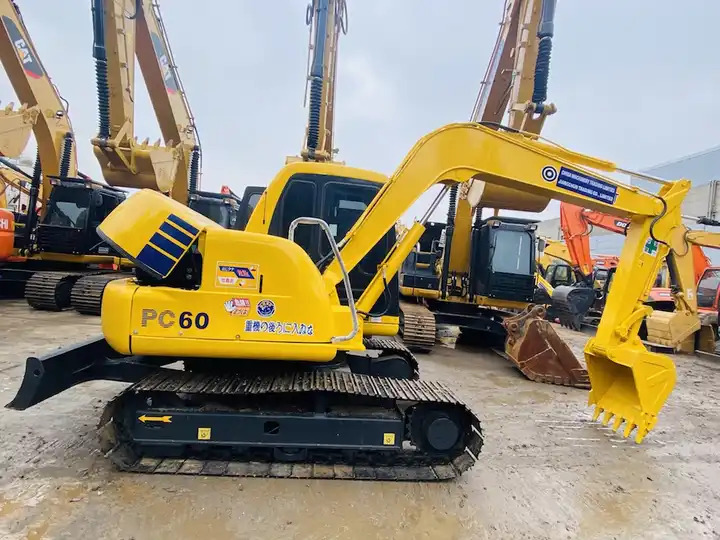 Hot sale Used Crawler Excavator good working used machinery japanese komatsu mini Excavator pc60-7 Used Japanese Brand PC60-7 - Escavadora de rastos: foto 4 Hot sale Used Crawler Excavator good working used machinery japanese komatsu mini Excavator pc60-7 Used Japanese Brand PC60-7 - Escavadora de rastos: foto 4