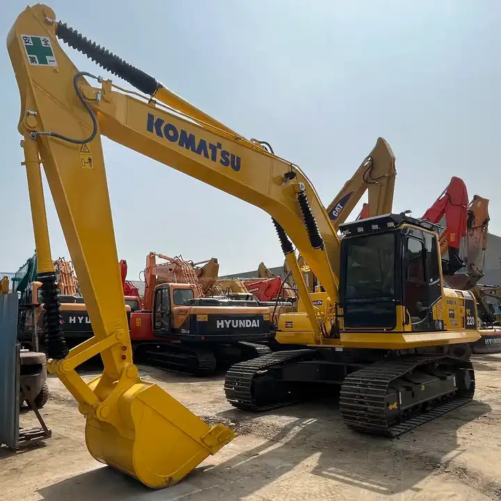 Komatsu Pc200-8 Pc200-7 Pc220-8 Excavator,Used Japan Original Komatsu Pc200-8 Excavator Shovel Hot Sale Spot,Low Price - Escavadora de rastos: foto 1 Komatsu Pc200-8 Pc200-7 Pc220-8 Excavator,Used Japan Original Komatsu Pc200-8 Excavator Shovel Hot Sale Spot,Low Price - Escavadora de rastos: foto 1