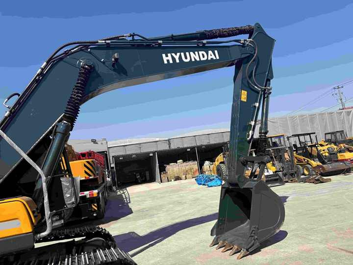Less Hour 22 Tons Korea Original Used Hyundai 220LC-9S 225LC-9T Excavator for Sale - Escavadeira: foto 4 Less Hour 22 Tons Korea Original Used Hyundai 220LC-9S 225LC-9T Excavator for Sale - Escavadeira: foto 4