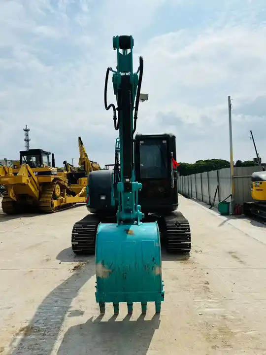 Original Color 7 Ton Hydraulic Excavator Kobelco Sk75-8 Mini Tracked Excavator With Quality Warranty In Shanghai - Escavadora de rastos: foto 2 Original Color 7 Ton Hydraulic Excavator Kobelco Sk75-8 Mini Tracked Excavator With Quality Warranty In Shanghai - Escavadora de rastos: foto 2