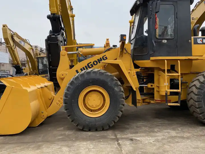 Second hand LiuGong wheel loader LG856 ,good condition chinese loader 856 wheel loader ,Liu gong Wheel Loader 856 Earth-moving - Pá carregadora de rodas: foto 2 Second hand LiuGong wheel loader LG856 ,good condition chinese loader 856 wheel loader ,Liu gong Wheel Loader 856 Earth-moving - Pá carregadora de rodas: foto 2