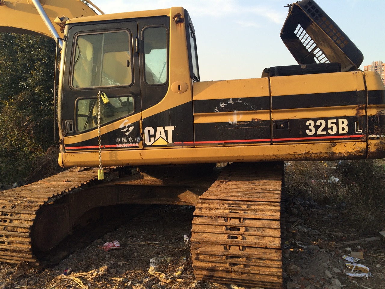 Used Caterpillar excavator CAT 325BL in good condition for sale - Escavadora de rastos: foto 2 Used Caterpillar excavator CAT 325BL in good condition for sale - Escavadora de rastos: foto 2