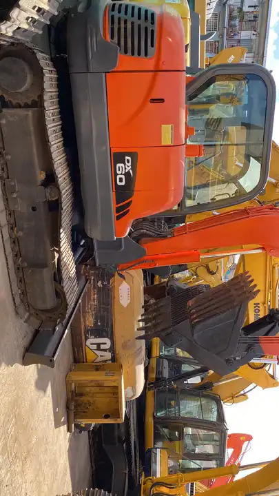 Used Doosan dx60 dh60 dx55 dh55 mini excavator 6 ton - Escavadora de rastos: foto 5 Used Doosan dx60 dh60 dx55 dh55 mini excavator 6 ton - Escavadora de rastos: foto 5