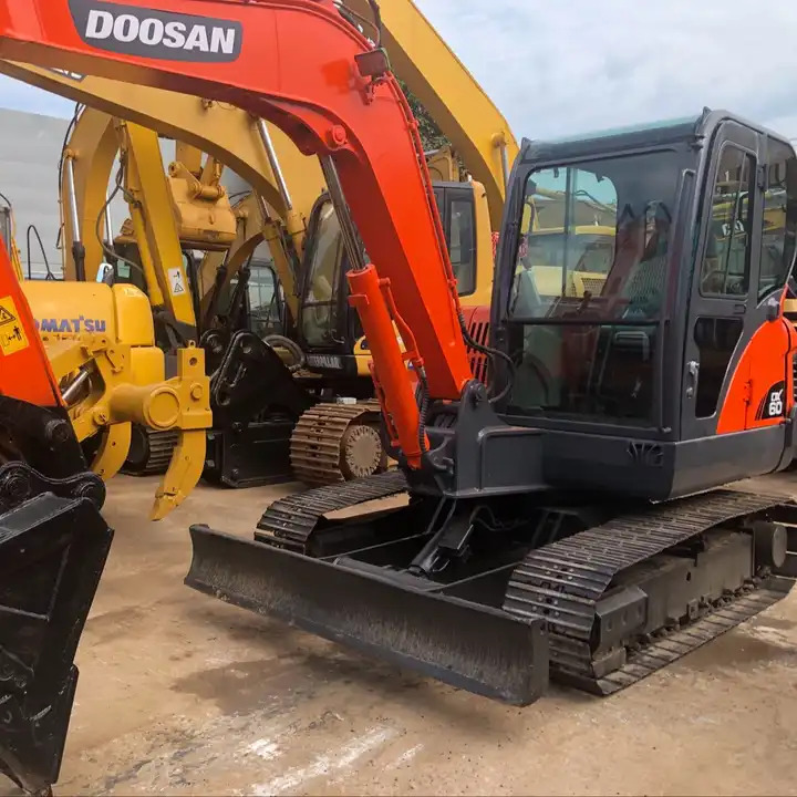 Used Doosan dx60 dh60 dx55 dh55 mini excavator 6 ton - Escavadora de rastos: foto 1 Used Doosan dx60 dh60 dx55 dh55 mini excavator 6 ton - Escavadora de rastos: foto 1