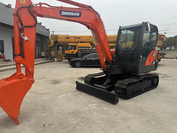 Used Excavator Doosan Dx60 Excavators Earth-moving Machinery Doosan Dx60 Dx80 Dx75 Dx225 Dh55 Dx60-9c for Sale - Escavadora de rastos: foto 5 Used Excavator Doosan Dx60 Excavators Earth-moving Machinery Doosan Dx60 Dx80 Dx75 Dx225 Dh55 Dx60-9c for Sale - Escavadora de rastos: foto 5
