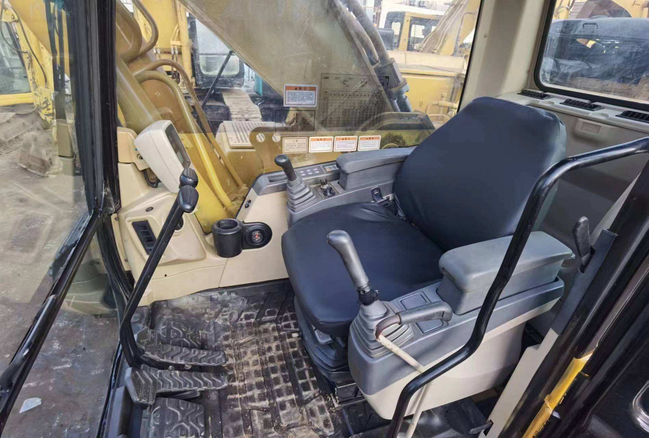 Used construction machinery 30Tons excavator Used CAT Excavator CAT 330C CAT 330CL - Escavadora de rastos: foto 5 Used construction machinery 30Tons excavator Used CAT Excavator CAT 330C CAT 330CL - Escavadora de rastos: foto 5