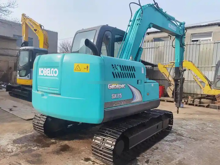 Used excavator kobelco sk75-8, second hand 7tons good Quality Kobelco sk75 excavator Sk75-8 Japan SK75-8 crawler excavat - Mini escavadeira: foto 4 Used excavator kobelco sk75-8, second hand 7tons good Quality Kobelco sk75 excavator Sk75-8 Japan SK75-8 crawler excavat - Mini escavadeira: foto 4