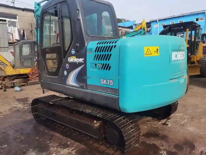 Used excavator kobelco sk75-8, second hand 7tons good Quality Kobelco sk75 excavator Sk75-8 Japan SK75-8 crawler excavat - Mini escavadeira: foto 2 Used excavator kobelco sk75-8, second hand 7tons good Quality Kobelco sk75 excavator Sk75-8 Japan SK75-8 crawler excavat - Mini escavadeira: foto 2