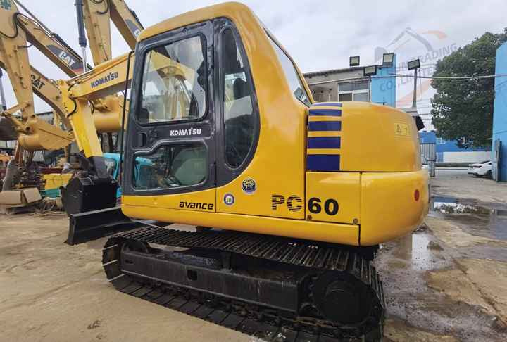 Used komatsu Pc60-7 Crawler Excavator 6 Ton Excavator In Shanghai China For Sale PC 60 60-7 PC60 PC78 excavator - Escavadora de rastos: foto 3 Used komatsu Pc60-7 Crawler Excavator 6 Ton Excavator In Shanghai China For Sale PC 60 60-7 PC60 PC78 excavator - Escavadora de rastos: foto 3