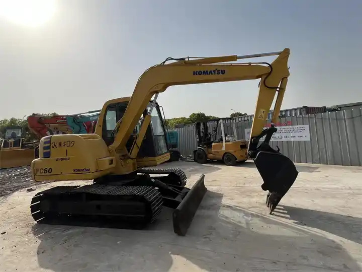 Komatsu used pc60-7 excavator/used 6ton excavator /Komatsu japan pc60-7 mini used excavator for sale Komatsu excavator - Escavadora de rastos: foto 5 Komatsu used pc60-7 excavator/used 6ton excavator /Komatsu japan pc60-7 mini used excavator for sale Komatsu excavator - Escavadora de rastos: foto 5