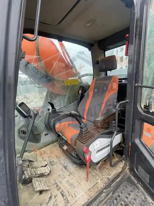 Locação financeira de  low price Used Doosan excavator DX520LC-9C in good condition for sale low price Used Doosan excavator DX520LC-9C in good condition for sale: foto 6