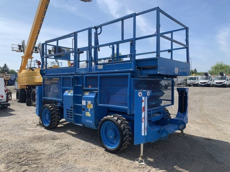 Genie GS4390 - 15,11m, diesel, 4x4 - Plataforma de Tijera/ Plataforma de tesoura: foto 1 Genie GS4390 - 15,11m, diesel, 4x4 - Plataforma de Tijera/ Plataforma de tesoura: foto 1