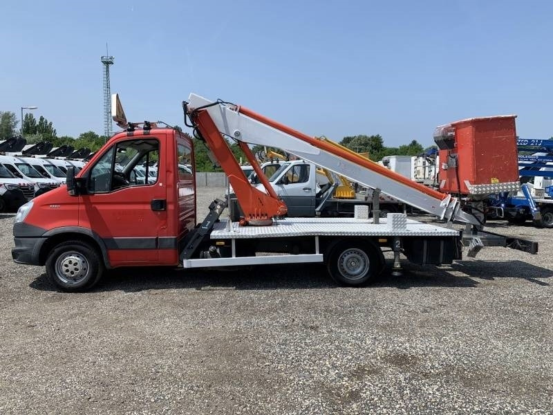Iveco Daily Multitel 160 ALU DS - 16m - Caminhão com plataforma aérea: foto 5 Iveco Daily Multitel 160 ALU DS - 16m - Caminhão com plataforma aérea: foto 5