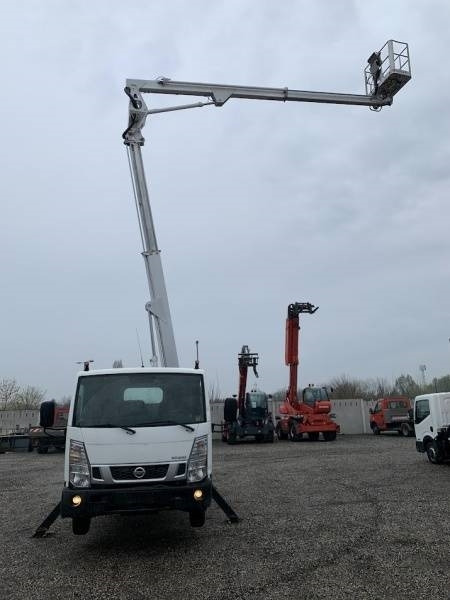 Caminhão com plataforma aérea Nissan Cabstar Multitel HX195 - 19,5m: foto 10 Caminhão com plataforma aérea Nissan Cabstar Multitel HX195 - 19,5m: foto 10