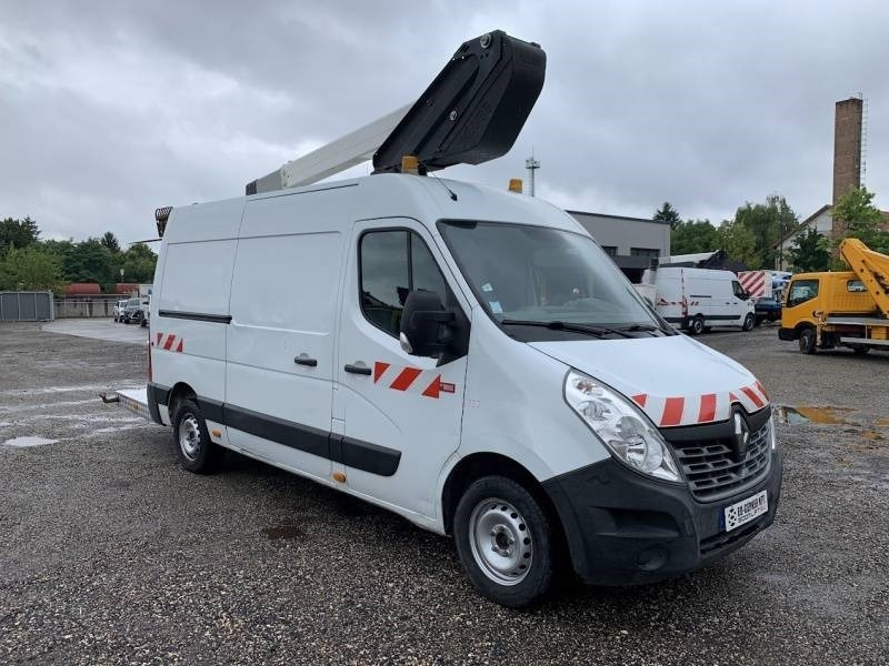 Caminhão com plataforma aérea Renault Master Klubb K26 - 11,8m: foto 1
