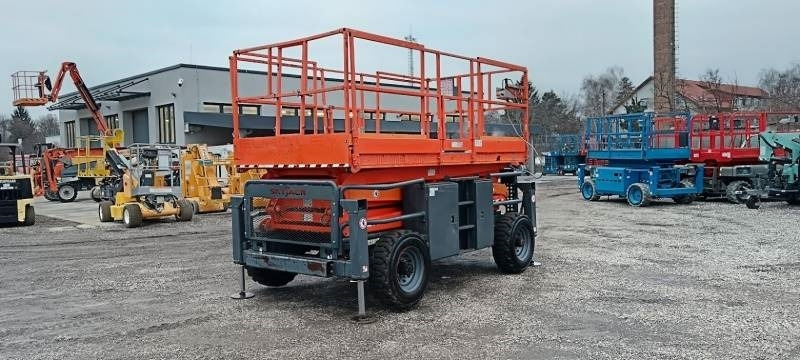 SkyJack SJ8831 - 11,27 m - 4x4 - Plataforma de Tijera/ Plataforma de tesoura: foto 2 SkyJack SJ8831 - 11,27 m - 4x4 - Plataforma de Tijera/ Plataforma de tesoura: foto 2