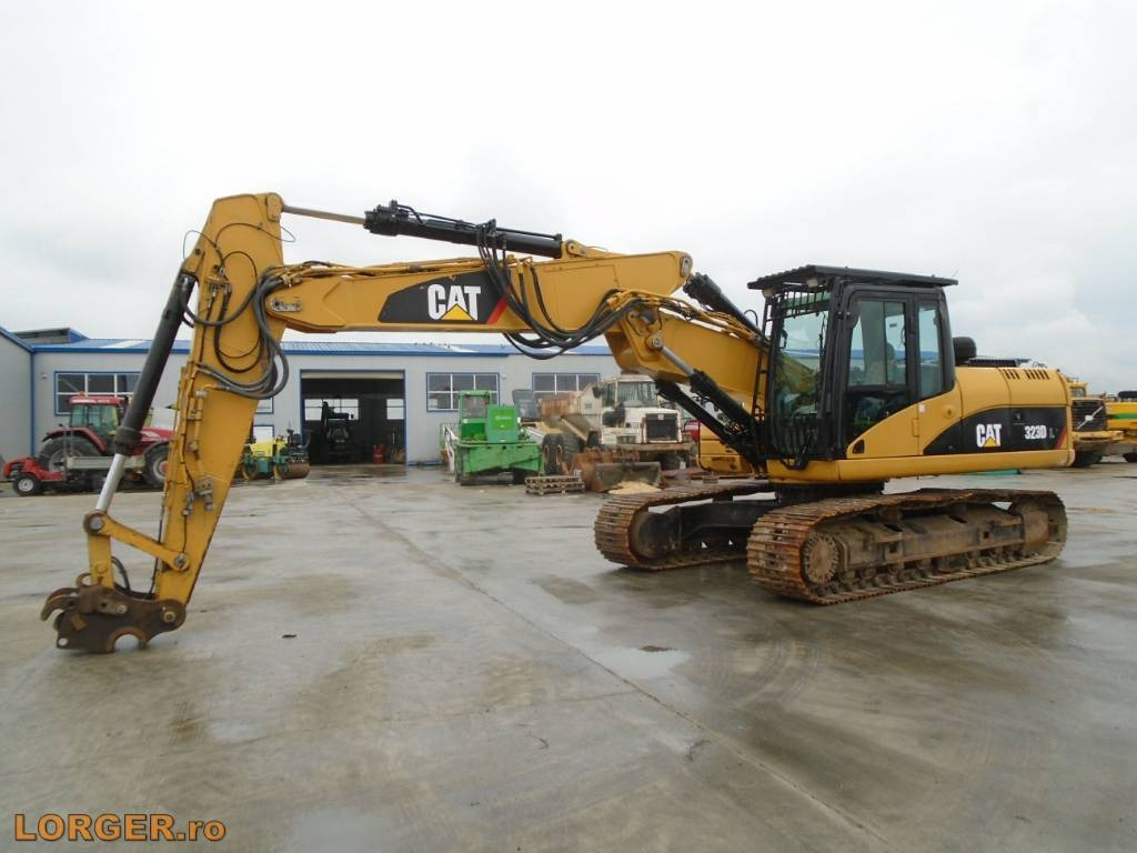 CAT 323 D  - Escavadora de rastos: foto 1 CAT 323 D  - Escavadora de rastos: foto 1