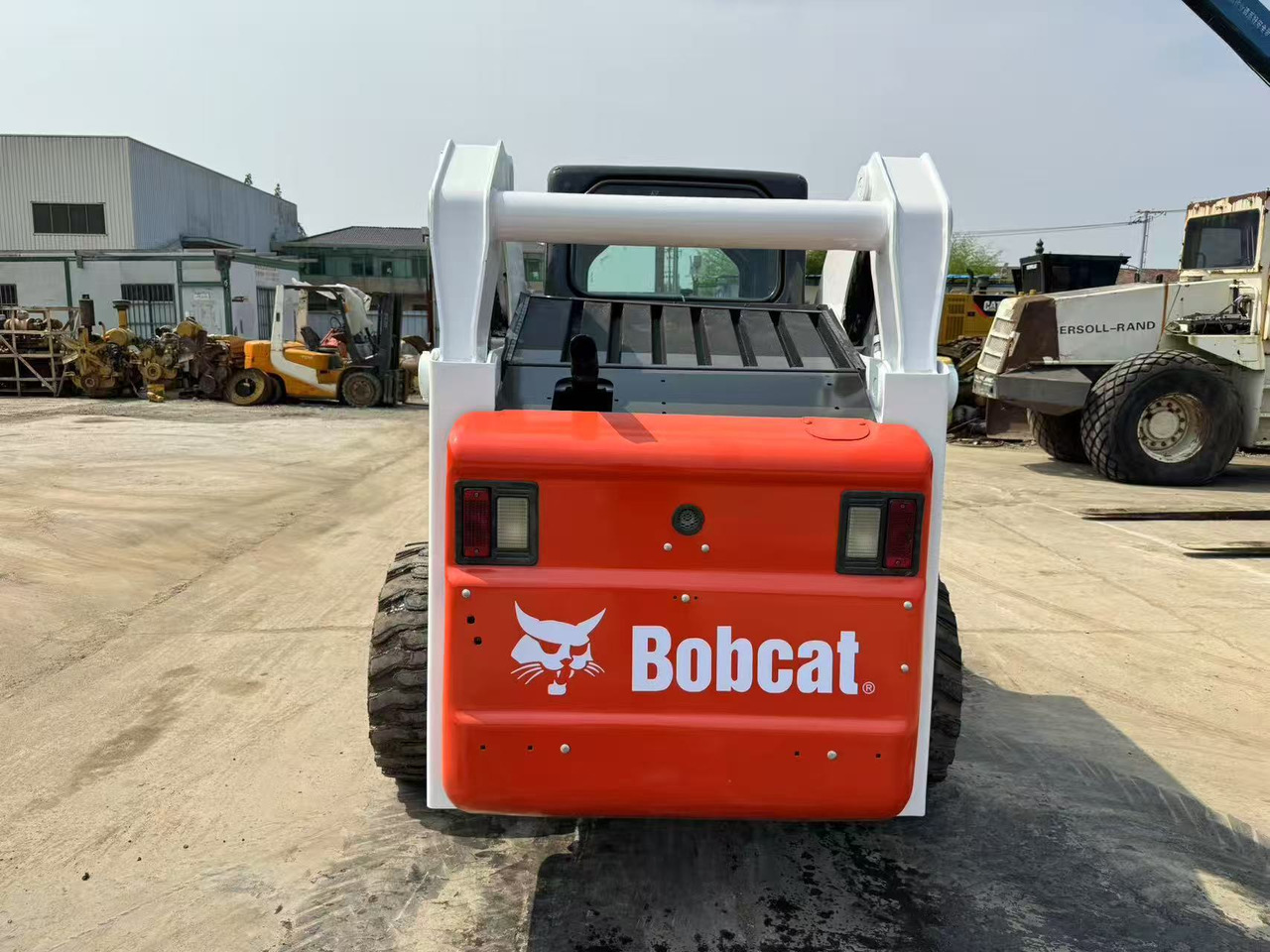 BOBCAT - Mini pá carregadora: foto 3 BOBCAT - Mini pá carregadora: foto 3