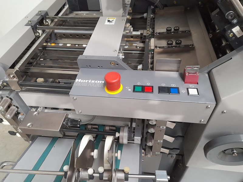 Horizon AFC-544 AKT | folder | 4 + knife + 2 | 2001 | 25 mio - Máquina de dobrar papel: foto 5 Horizon AFC-544 AKT | folder | 4 + knife + 2 | 2001 | 25 mio - Máquina de dobrar papel: foto 5